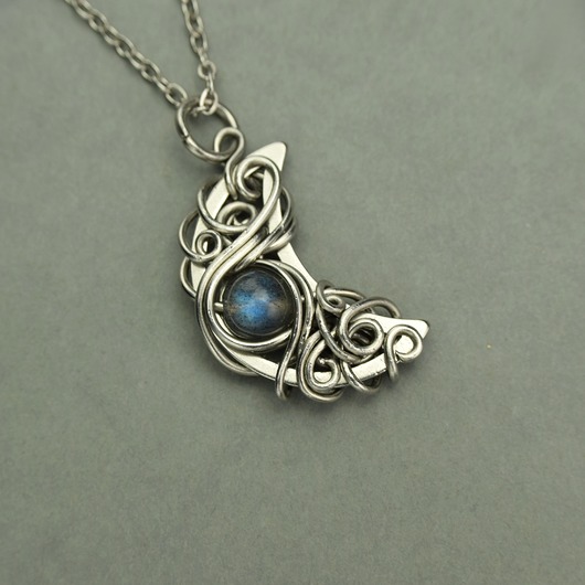 wisiory Wisiorek księżyc niebieski labradoryt wire wrapping