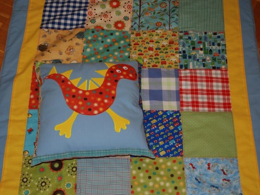 patchwork i poduszka z dinozaurem iasio