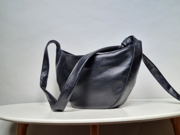 torby na ramię Rogalik średniej wielkości skórzana torebka wiązana na supeł