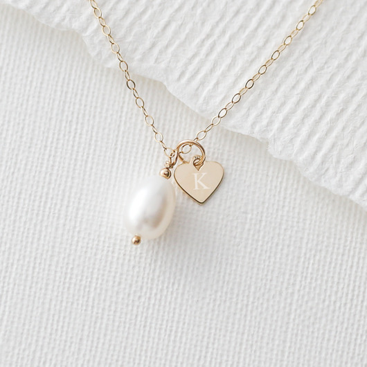 złote naszyjniki Naszyjnik z Perłą i Grawerowaną Literką