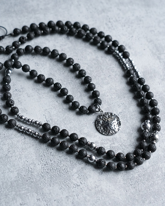 biżuteria męska Długi męski naszyjnik z lawy z okrągłą zawieszką