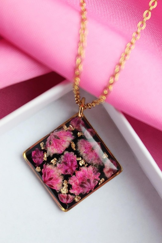 wisiory Naszyjnik z różową gipsówką