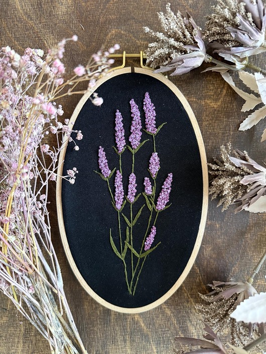 Ozdoby na ścianę Ręcznie haftowany obrazek "Lawenda"