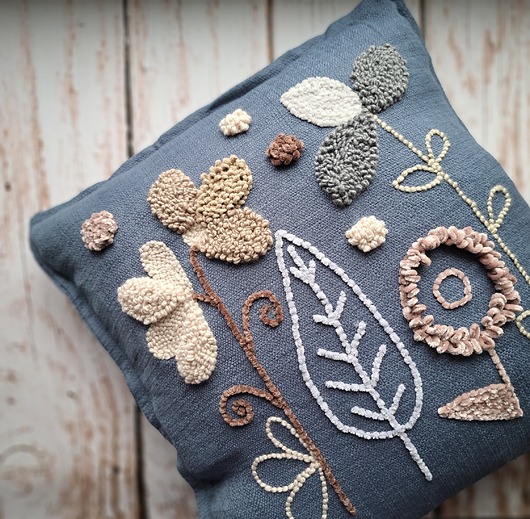 poduszki plecione Poduszka kwiaty punch needle boho natural