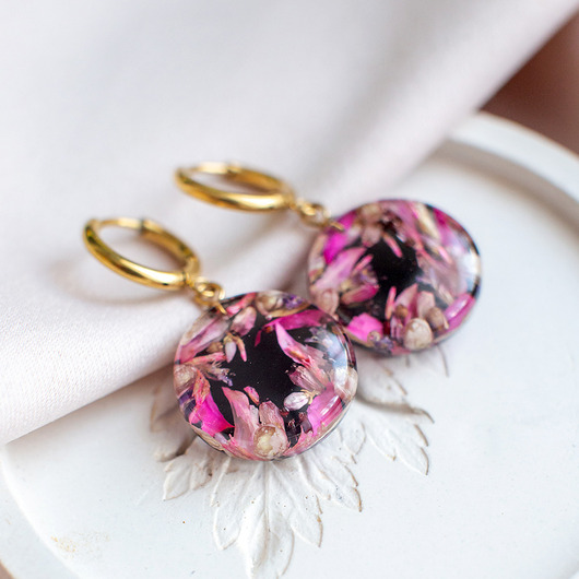 kolczyki z żywicy Kolczyki z kompozycją kwiatową