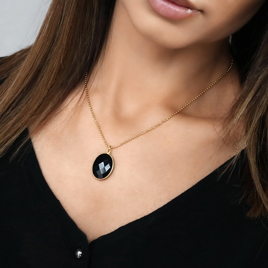 Złoty naszyjnik ozdobiony dużym onyksem Coccola JEWELLERY