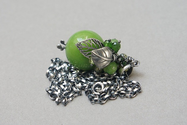 srebrne naszyjniki Zielone jabłuszko naszyjnik