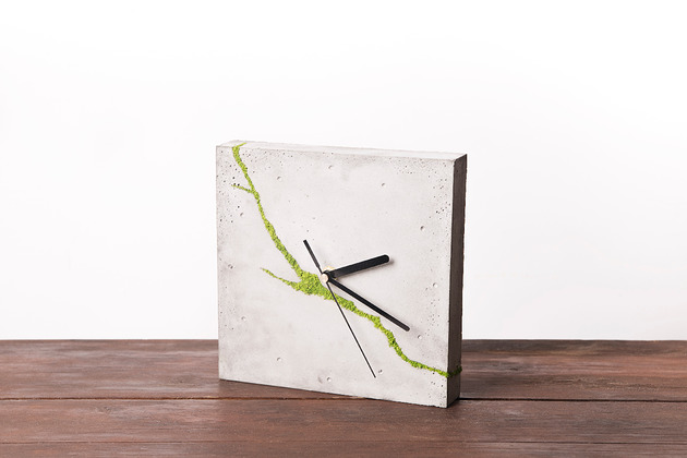 Kwadratowy betonowy zegar stoowy/cienny z chrobotkiem reniferowym- jasny