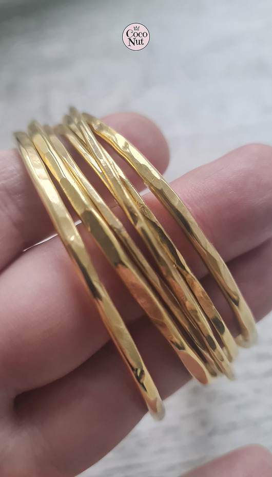 bransoletki złote Komplet czterech bransolet z mosiądzu