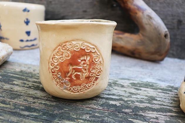 dodatki - łazienka - różne Leśna Elegancja - Ręcznie Lepiony Kubek ceramiczny z Motywem Jelenia