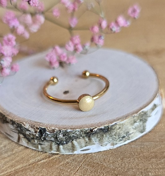 pierścionek z żywicy Pierścionek złoty mleczne oczko zielony minimalistyczny żywica brokatowy