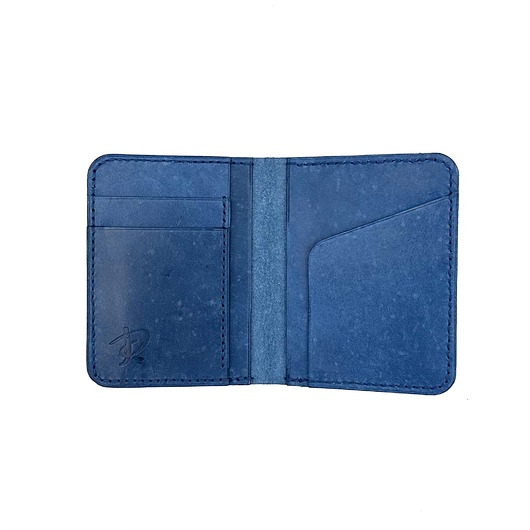 portfele damskie Niebieski portfel ręcznie uszyty ze skóry garbowanej roślinnie.