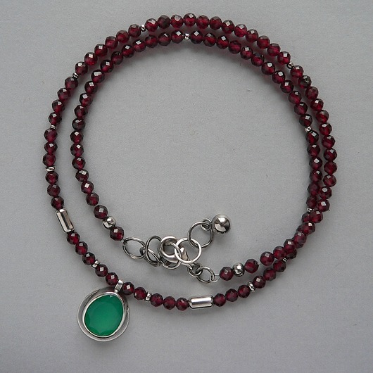 srebrne naszyjniki -zamówienie-granaty i zielony onyks-