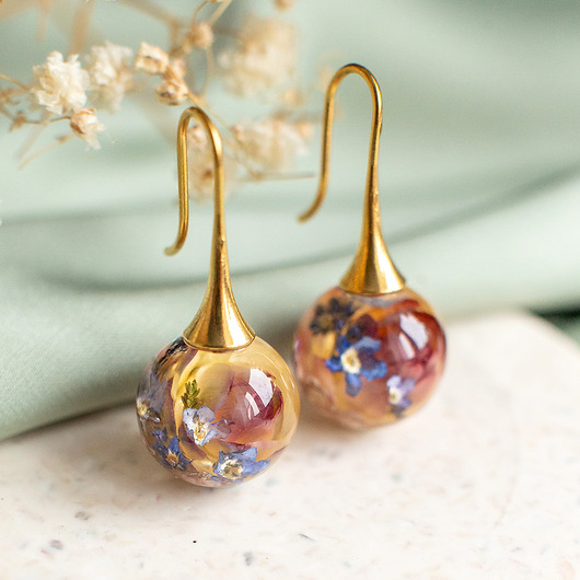 kolczyki z żywicy Kolczyki z kompozycją kwiatową