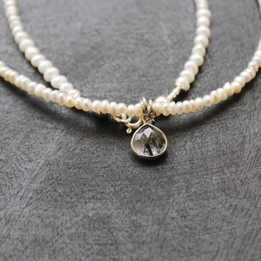 naszyjniki - inne Perłowa naszyjnica z zawieszką