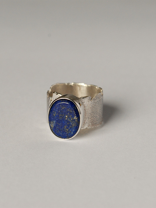 Pierścionki srebrne Surowy pierścień z lapis lazuli