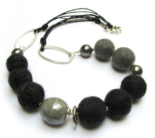 Monochrom: grey miri