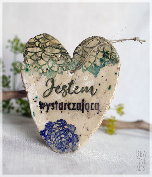 Ozdoby na ścianę Jestem wystarczająca - serce ceramiczne z afirmacją
