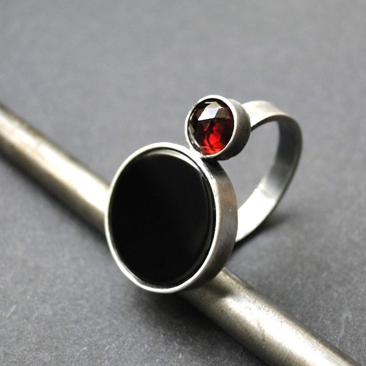 pierścionki srebrne Pierścień Onyks & granat