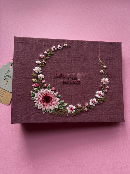 notatniki i albumy Album na zdjęcia 'Haftowana dalia' z napisem