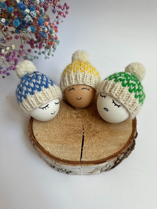 ozdoby wielkanocne Czapeczki na jajka wielkanocne - zestaw 3 szt. (niebieski, żółty, zielony)