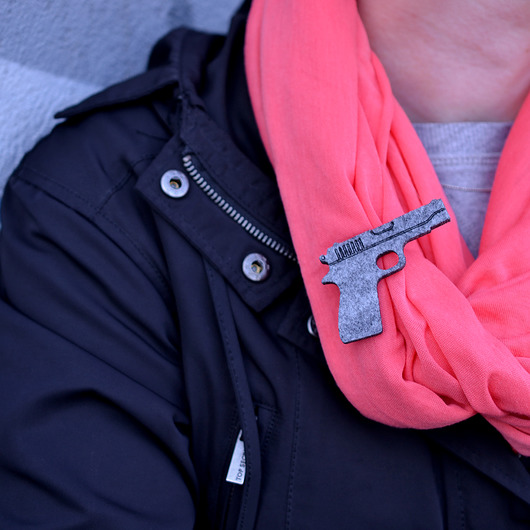 pistolet felt label