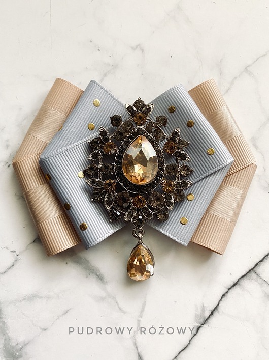 broszki Beżowa  Brosza z kryształem w kolorze szampańskim NEW