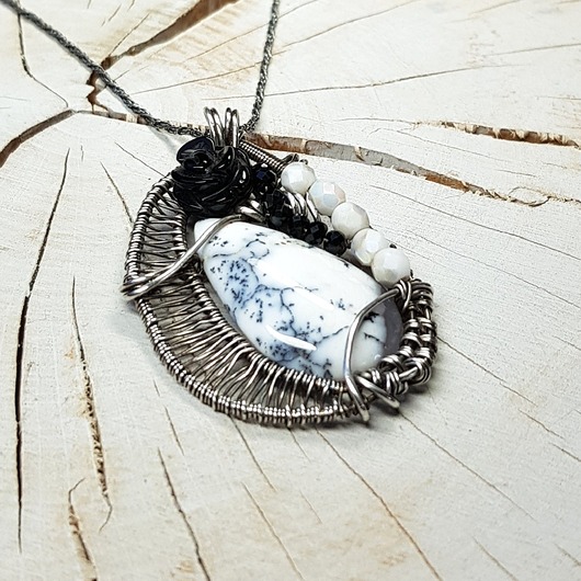 wisiory Agat dendrytowy z różą