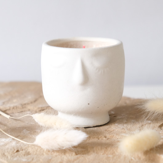 Świeca Smile w betonowym pojemniku