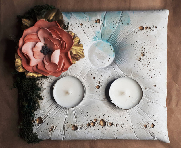 świeczniki i świece Quki - Handmade Concrete pillow for tealight with Peony in real moss
