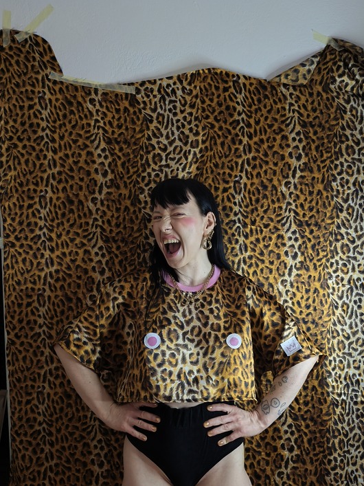 t-shirt damskie LEOPARD camouflage crop top/upcykled