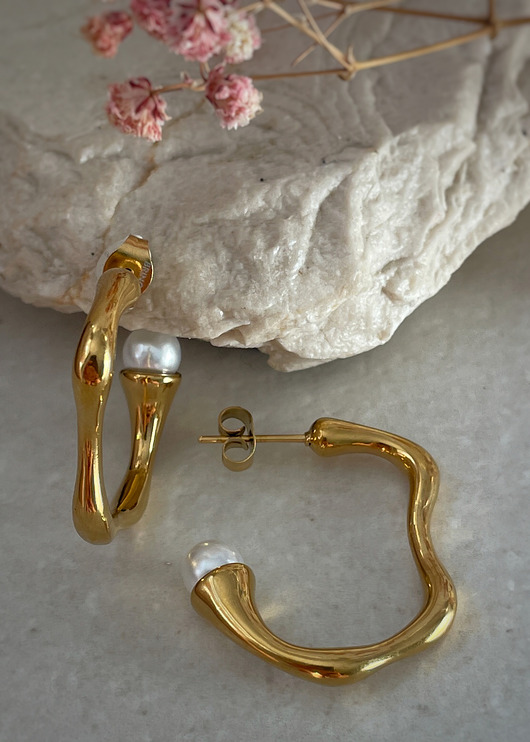 kolczyki - inne Kolczyki pozłacane ze stali szlachetnej z perłą naturalną