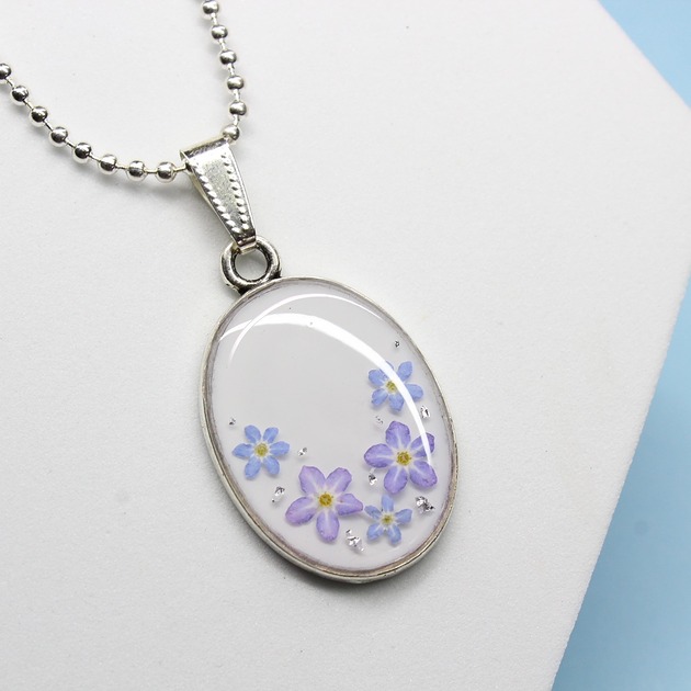 wisiory Naszyjnik niezapominajki zatopione w żywicy