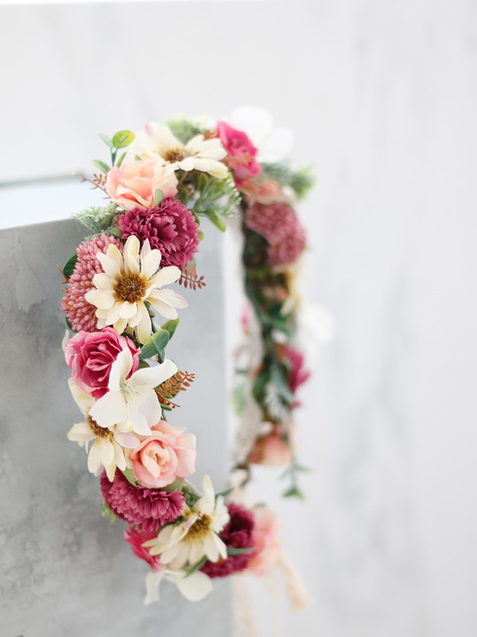 Ślubny wianek kwiatowy w stylu boho Lola White
