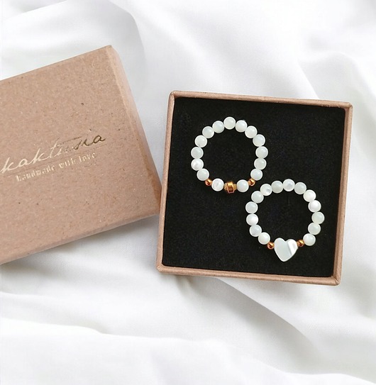 pierścionki elastyczne Zestaw pierścionków : muszla biała z serduszkiem