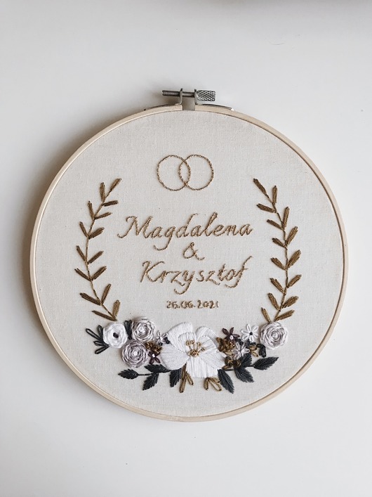 dodatki ślubne Tamborek haftowany kwiaty- pamiątka