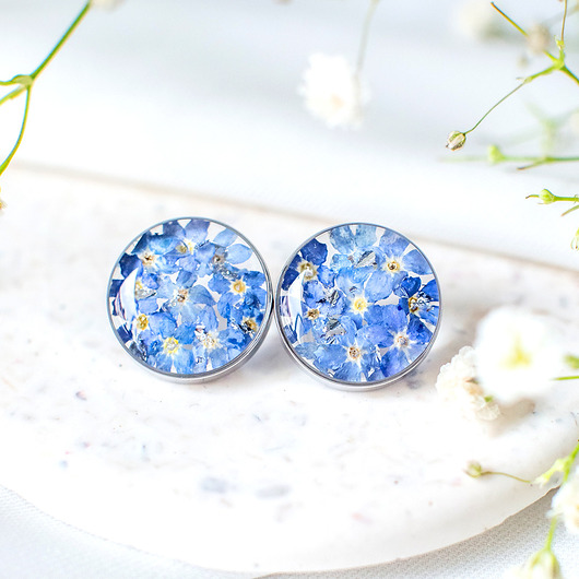 kolczyki z żywicy Kolczyki sztyfty z niezapominajkami