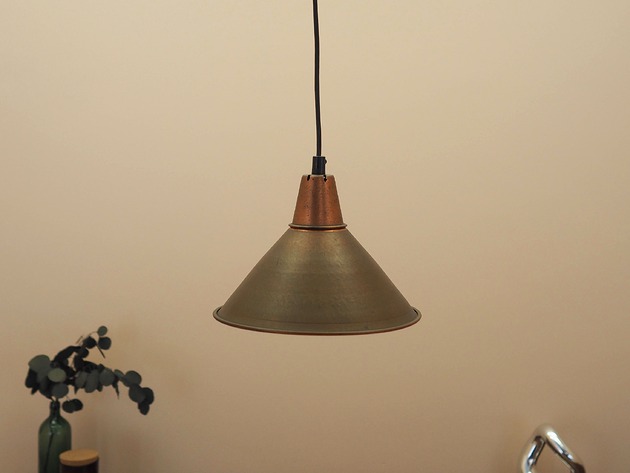 lampy wiszące Mosiężna lampa wisząca, stożkowy klosz, Dania, lata 60.