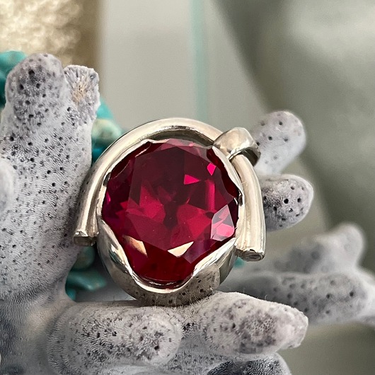 wisiory Srebrna zawieszka  z czerwoną dużą cyrkonią - VINTAGE