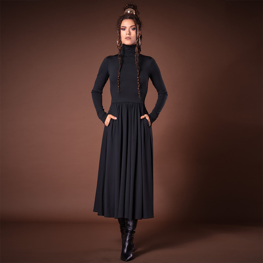 sukienki maxi damskie Rozkloszowana sukienka z golfem