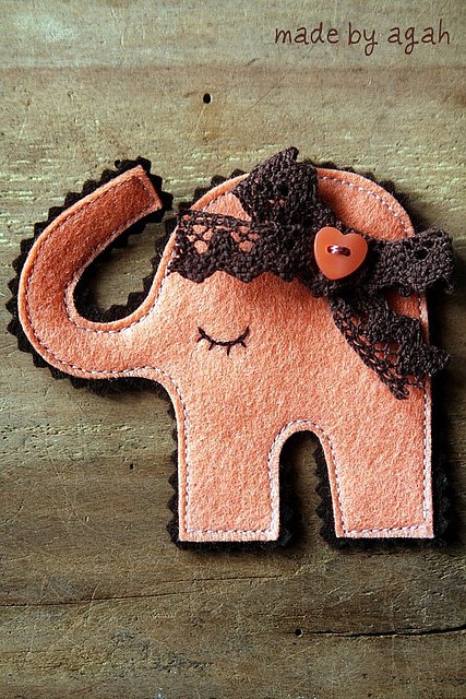 Broszka Sleepy Elephant   made by agah