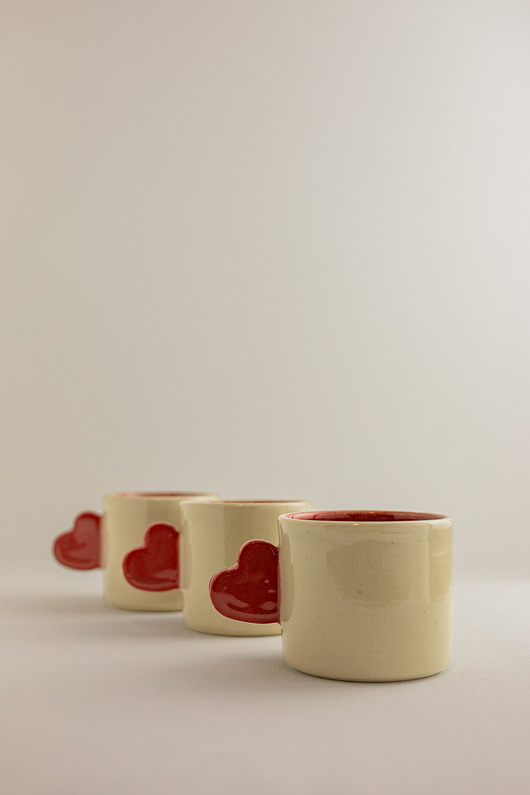 kubki Kubek z uchem w kształcie serca