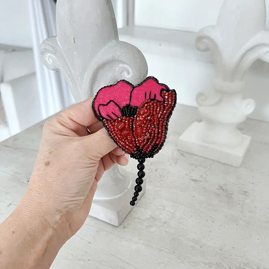 broszki Broszka KWIAT 10 ręcznie haftowana przypinka z koralikami