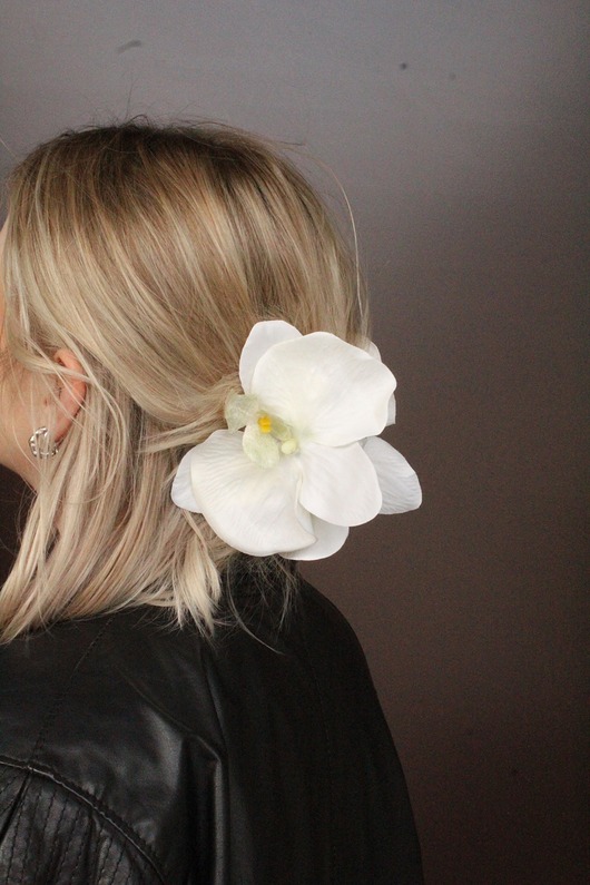 spinki i klamry do włosów Biała spinka z orchideą