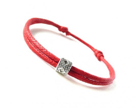 red string Monika Sibiga