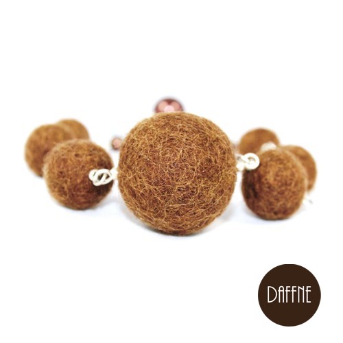 Bransoletka Brown Felt Balls by Daffne LOVINA PRINTS