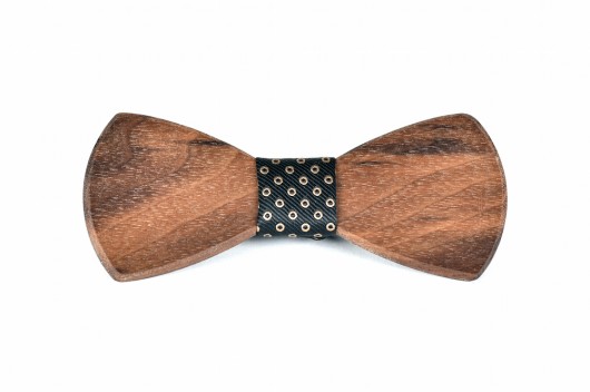 Drewniana mucha Tommy | orzech amerykański WeAreWooded