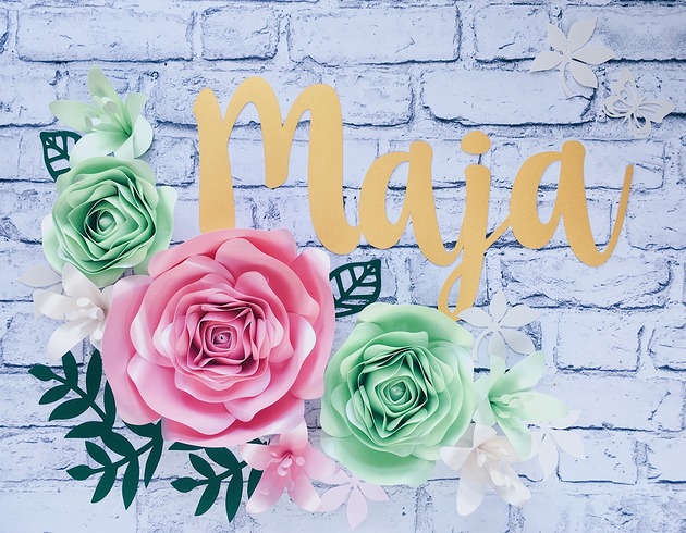 Kwiaty na ścianę i złote litery imię dziecka So cute So lovely