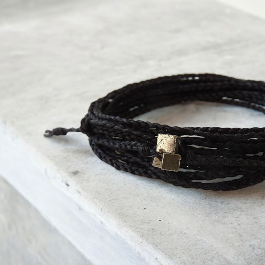 bransoletki na sznurku NATURE Len i piryt czarna bransoletka