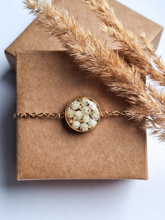 bransoletki z żywicy Bransoletka z żywicy z kwiatami białego ozothumnusa